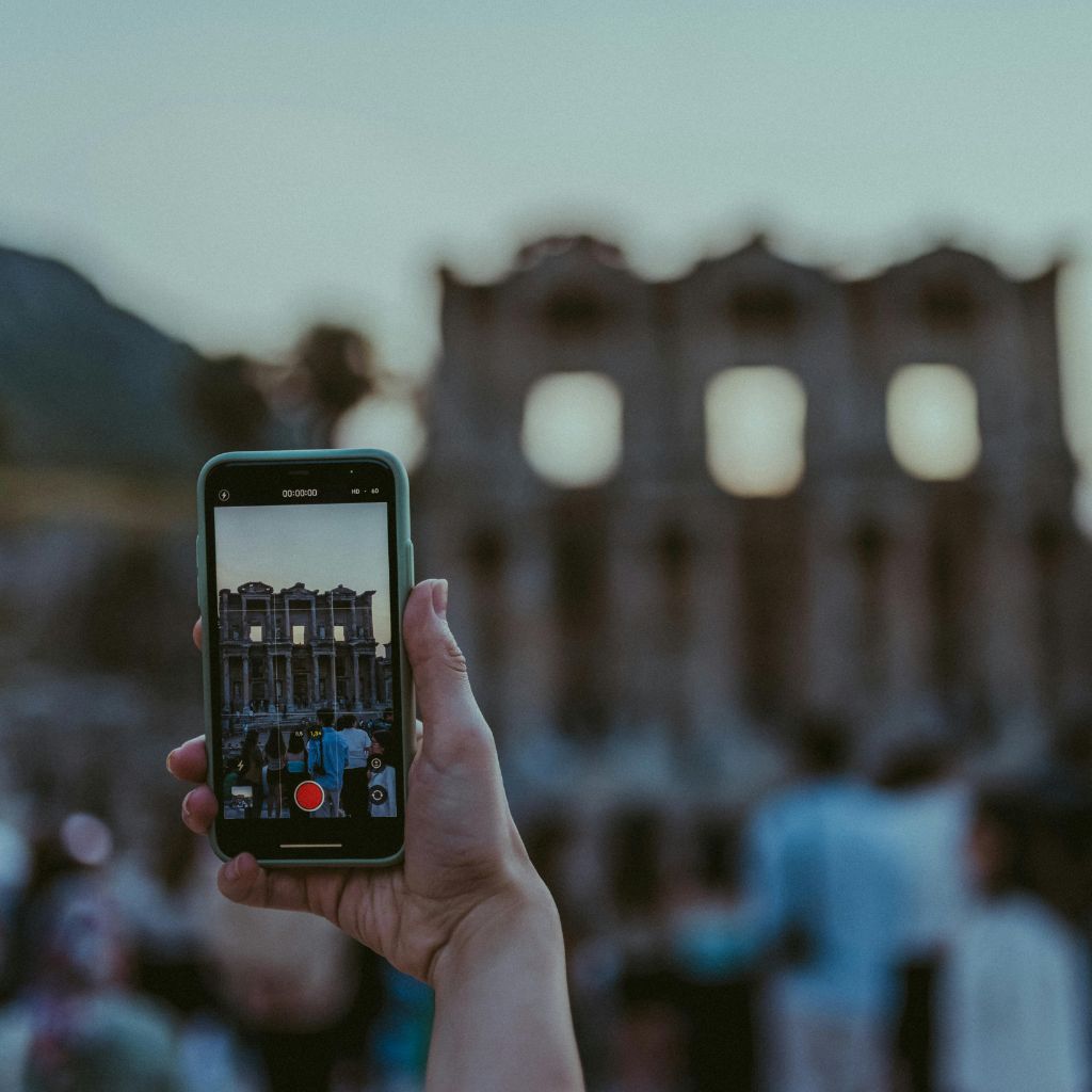 From Travel Agents to TikTok: How Social Media Guides Travel